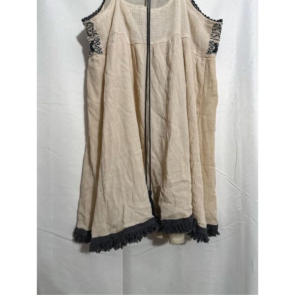 Bohemian Embroidered Halter Top - Black and Cream - Picture 4 of 7